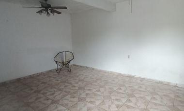 Casa con recámara en planta baja y amplio terreno en Col. Ruíz Cortines. Cerca de Av. Miguel Alemán y el Coyol