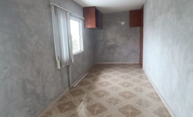 Casa con recámara en planta baja y amplio terreno en Col. Ruíz Cortines. Cerca de Av. Miguel Alemán y el Coyol