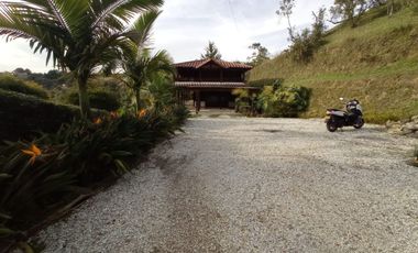 CASA FINCA MODERNA, AMPLIA Y HERMOSA EN RIONEGRO