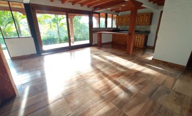 CASA FINCA MODERNA, AMPLIA Y HERMOSA EN RIONEGRO