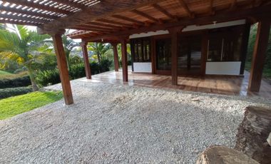 CASA FINCA MODERNA, AMPLIA Y HERMOSA EN RIONEGRO