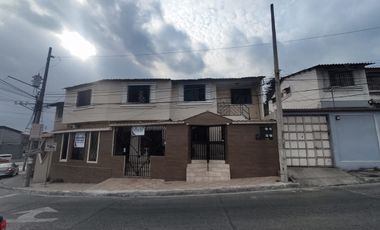 Venta Casa Rentera 3 departamentos La Alborada Guayaquil