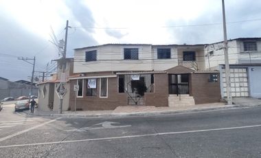 Venta Casa Rentera 3 departamentos La Alborada Guayaquil