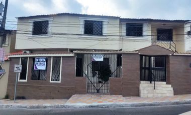 Venta Casa Rentera 3 departamentos La Alborada Guayaquil