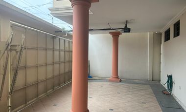 Garzota, Renta de Casa Separada en 2 Departamentos