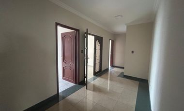 Garzota, Renta de Casa Separada en 2 Departamentos