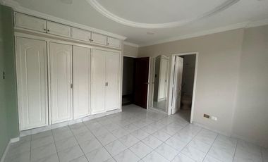 Garzota, Renta de Casa Separada en 2 Departamentos