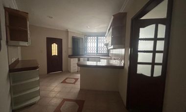 Garzota, Renta de Casa Separada en 2 Departamentos