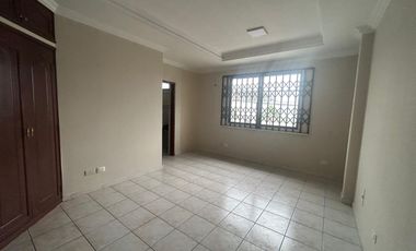 Garzota, Renta de Casa Separada en 2 Departamentos