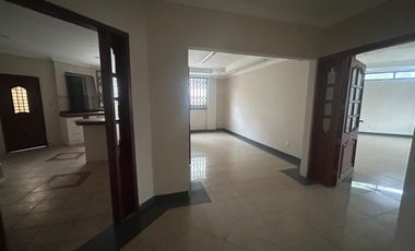 Garzota, Venta de Linda Casa rentera 7 dormitorios separada en 2 departamentos con Jacuzzi