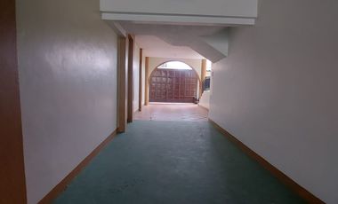 De Venta Excelente Propiedad Residencial Comercial apta para Alquileres en Airbnb tiene 3 deptos, 7 dormitorios c/u con baño, Garaje para 5 vehículos