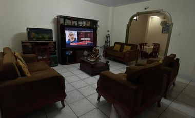 De Venta Excelente Propiedad Residencial Comercial apta para Alquileres en Airbnb tiene 3 deptos, 7 dormitorios c/u con baño, Garaje para 5 vehículos