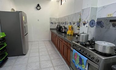 De Venta Excelente Propiedad Residencial Comercial apta para Alquileres en Airbnb tiene 3 deptos, 7 dormitorios c/u con baño, Garaje para 5 vehículos