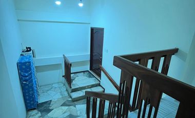 De Venta Excelente Propiedad Residencial Comercial apta para Alquileres en Airbnb tiene 3 deptos, 7 dormitorios c/u con baño, Garaje para 5 vehículos