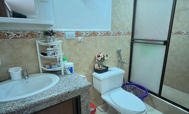 De Venta Excelente Propiedad Residencial Comercial apta para Alquileres en Airbnb tiene 3 deptos, 7 dormitorios c/u con baño, Garaje para 5 vehículos