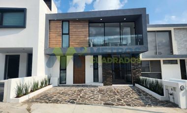 CASA en VENTA en FRACC. PASEO del PARQUE en TRES MARIAS