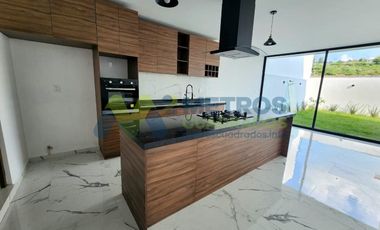 CASA en VENTA en FRACC. PASEO del PARQUE en TRES MARIAS