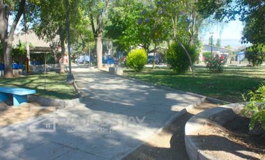 Vendemos casa en esquina de 5 dormitorios con 2 baños en Avenida Principal