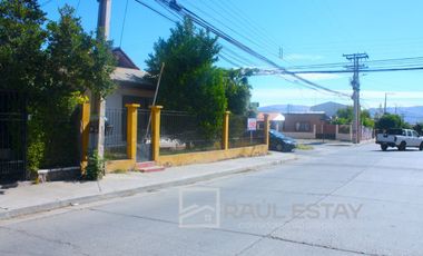 Vendemos casa en esquina de 5 dormitorios con 2 baños en Avenida Principal