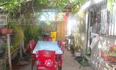 Vendemos casa en esquina de 5 dormitorios con 2 baños en Avenida Principal