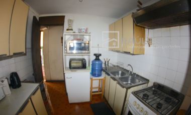 Vendemos casa en esquina de 5 dormitorios con 2 baños en Avenida Principal