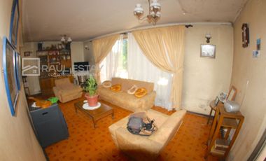 Vendemos casa en esquina de 5 dormitorios con 2 baños en Avenida Principal