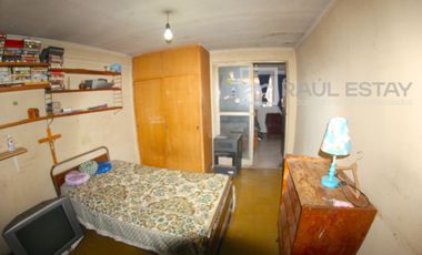 Vendemos casa en esquina de 5 dormitorios con 2 baños en Avenida Principal