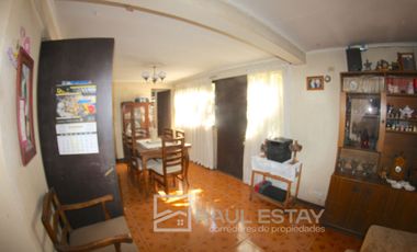 Vendemos casa en esquina de 5 dormitorios con 2 baños en Avenida Principal