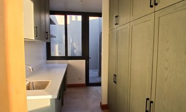 ESPECTACULAR CASA NUEVA EN CONDOMINIO POLO DE MANQUEHUE CHICUREO