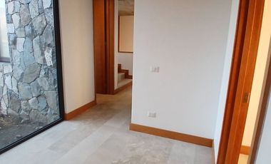 ESPECTACULAR CASA NUEVA EN CONDOMINIO POLO DE MANQUEHUE CHICUREO
