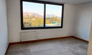 ESPECTACULAR CASA NUEVA EN CONDOMINIO POLO DE MANQUEHUE CHICUREO