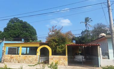 SE VENDE BONITA Y AMPLIA CASA EN JAMAPA