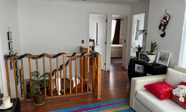 CASA EN VENTA | 4 DORMITORIOS - 3 BAÑOS - 4 ESTACIONAMIENTOS | FALDEOS DE CURAUMA - AV. LAS TABLAS / PARIS