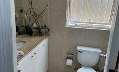 CASA EN VENTA | 4 DORMITORIOS - 3 BAÑOS - 4 ESTACIONAMIENTOS | FALDEOS DE CURAUMA - AV. LAS TABLAS / PARIS