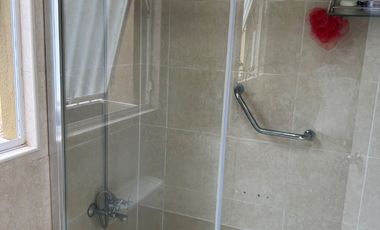 CASA EN VENTA | 4 DORMITORIOS - 3 BAÑOS - 4 ESTACIONAMIENTOS | FALDEOS DE CURAUMA - AV. LAS TABLAS / PARIS