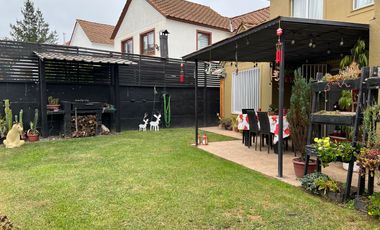 CASA EN VENTA | 4 DORMITORIOS - 3 BAÑOS - 4 ESTACIONAMIENTOS | FALDEOS DE CURAUMA - AV. LAS TABLAS / PARIS