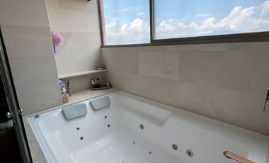 Vendo Apartamento en La Calera, Medellin El Poblado 228 Mts