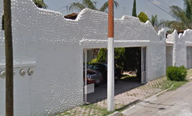 Casa en condominio con salida a la Celaya-Dolores, a la altura del centro de convenciones.