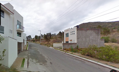 Casa ubicada en colonia Colinas Del Padre con 4 Recamaras y 202m2entre Av. México 45.