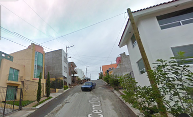 Casa ubicada en colonia Colinas Del Padre con 4 Recamaras y 202m2entre Av. México 45.