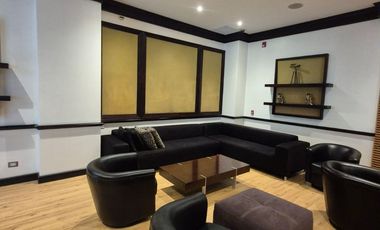 Departamento Amoblado en Venta en Torres del Sol, 1 Habitación, 1 Baño, Garaje, Piscina Gimnasio, Seguridad.