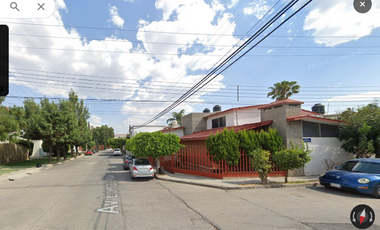 Casa ubicada en colonia Loma Alta con 5 habitaciones y 426m2, muy cerca de zona Universitaria.