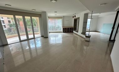 Apartamento de 4 habitaciónes cada una con baño en El Golf