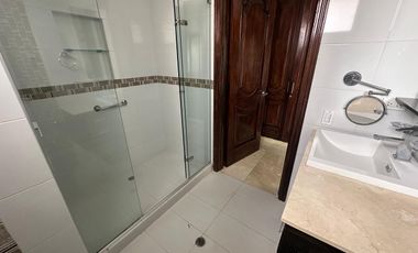 Apartamento de 4 habitaciónes cada una con baño en El Golf