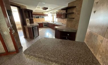 Apartamento de 4 habitaciónes cada una con baño en El Golf