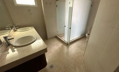 Apartamento de 4 habitaciónes cada una con baño en El Golf