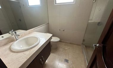 Apartamento de 4 habitaciónes cada una con baño en El Golf