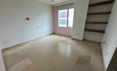Apartamento de 4 habitaciónes cada una con baño en El Golf