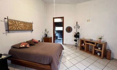 CASA EN VENTA DE UNA PLANTA A 2 CALLES DEL CENTRO DE SANTA MARÍA, ARQUITECTURA COLONIAL MEXICANA