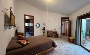 CASA EN VENTA DE UNA PLANTA A 2 CALLES DEL CENTRO DE SANTA MARÍA, ARQUITECTURA COLONIAL MEXICANA